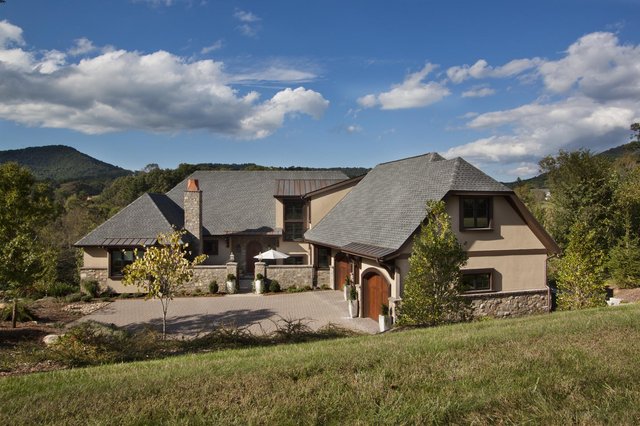 Cove Courtyard exterior with garage