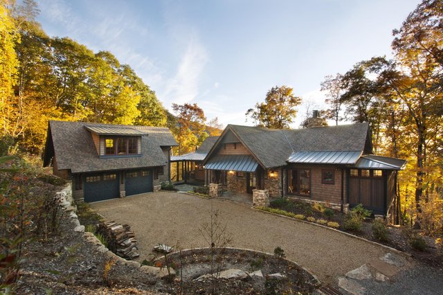 Cliff Haven exterior with driveway