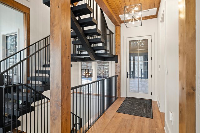 Carriage House Charmer stairway