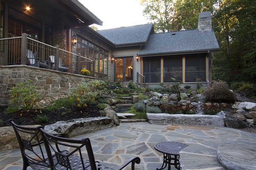 Piney-Knoll-Paradise_Back-Courtyard