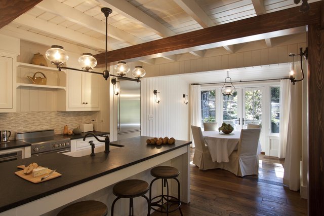 Garden Cottage kitchen with breakfast nook