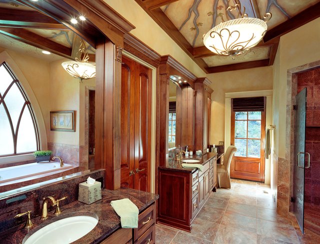 Highlands Chateau master bathroom