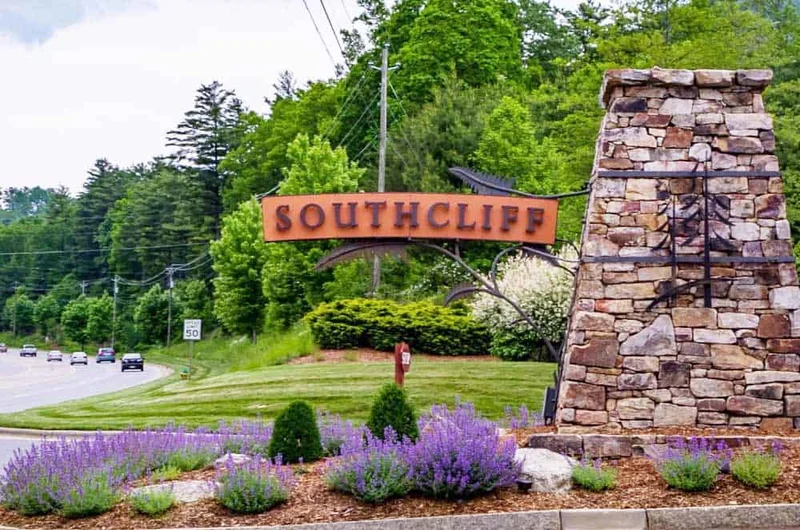 Southcliff's Featured Builder program offers vetted builders for their gated community in Fairview, NC.