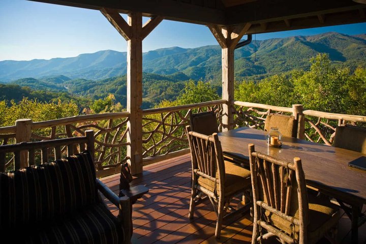 Balsam Haven Outdoor Dining on Porch Overlook