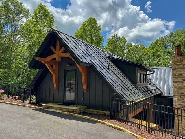 Carriage House Charmer front entrance