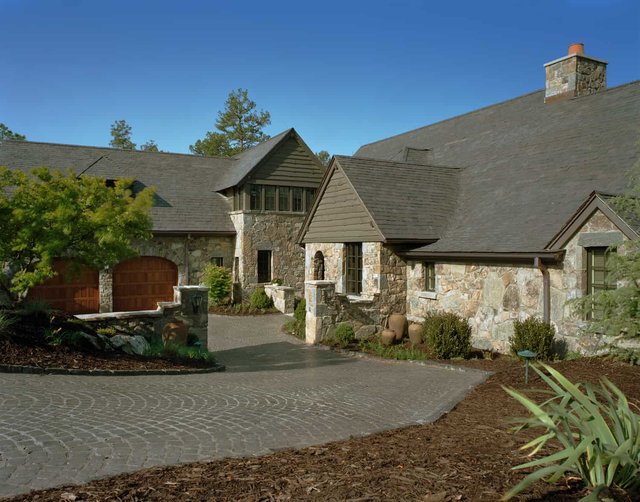 Keowee Legacy Exterior and Driveway