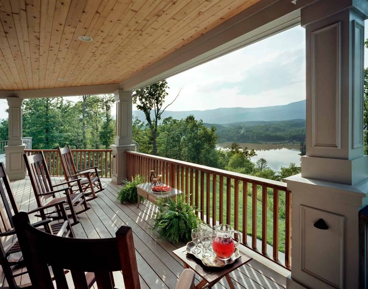 Lakeside Beauty Front Porch View of Lake