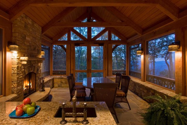 Mountain Getaway Screened in Porch