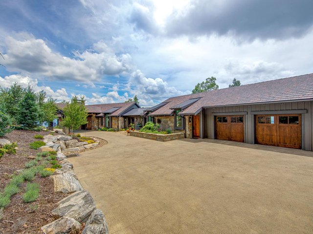 Ridgeview Exterior Front and Driveway 1