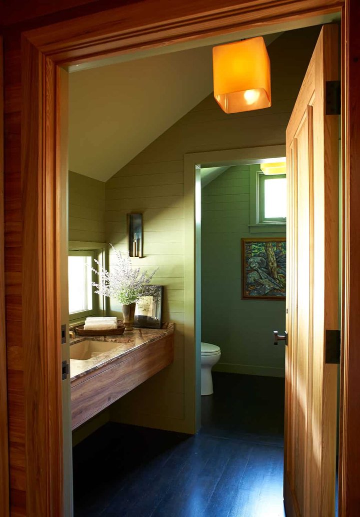 Shingle Splendor Guest Bathroom