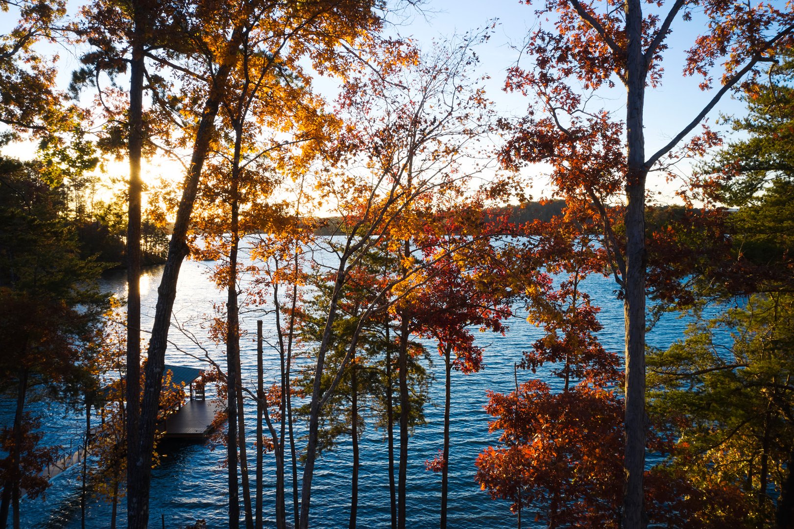 Anthracite Lodge sunset on the lake