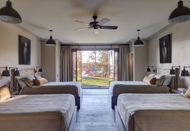 Anthracite Lodge guest bedroom