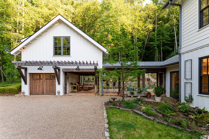 Modern Farmhouse garage