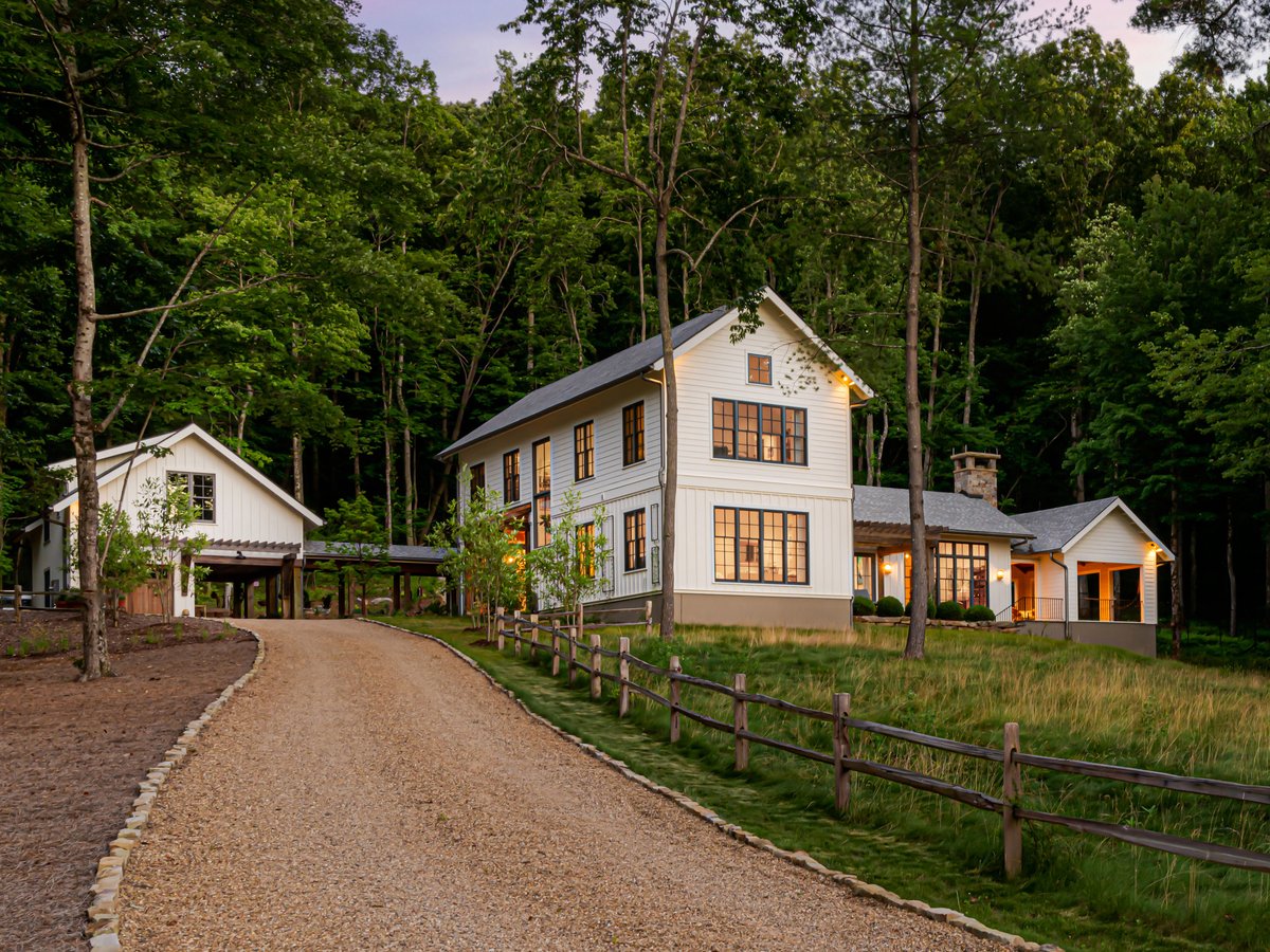 Exterior_ModernFarmhouse_89