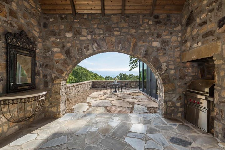 Town Mountain Ranch Archway to Patio