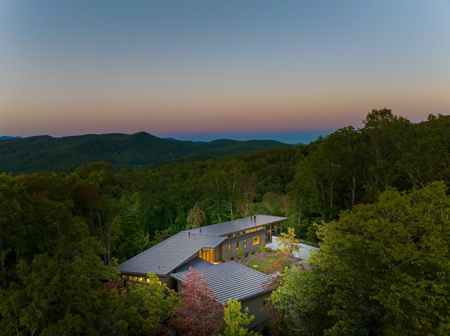 Toxaway Refuge Exterior 1